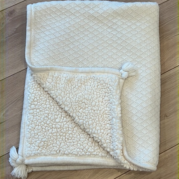 Pottery Barn Kids Bedding Pottery Barn Luxe Cableknit Sherpa Baby